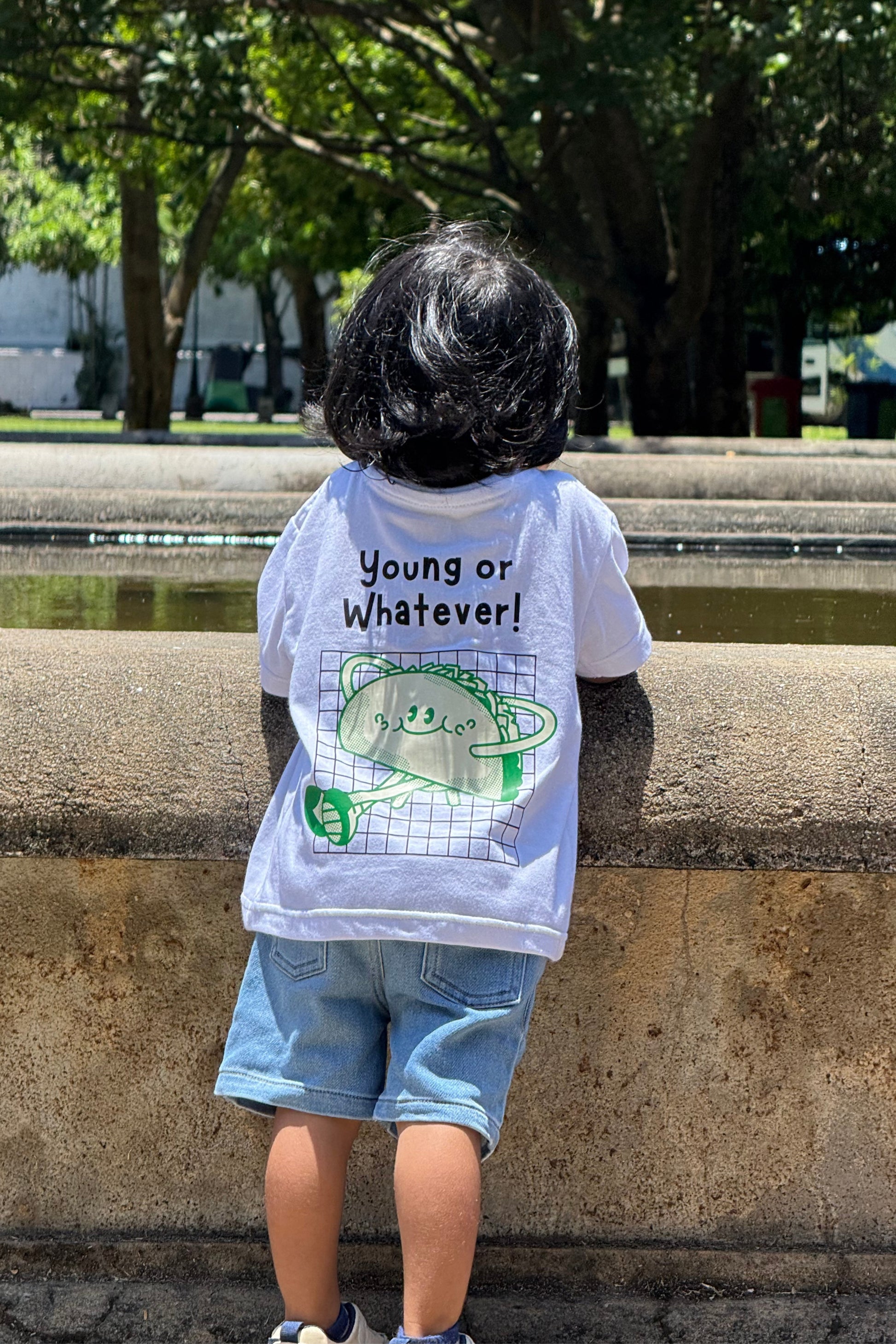 Young or Whatever! – Oversized T-Shirt